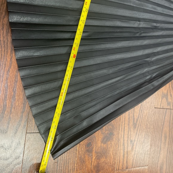 Joe Fresh Large Black Faux Leather Pleated Midi Skirt 🖤✨ - Picture 8 of 8